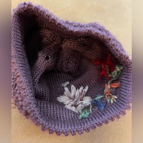 Flower Crochet Beanie Flowers Rhinestones Brown - Picture 4 of 4